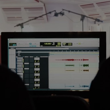 Sessione di produzione su DAW in regia